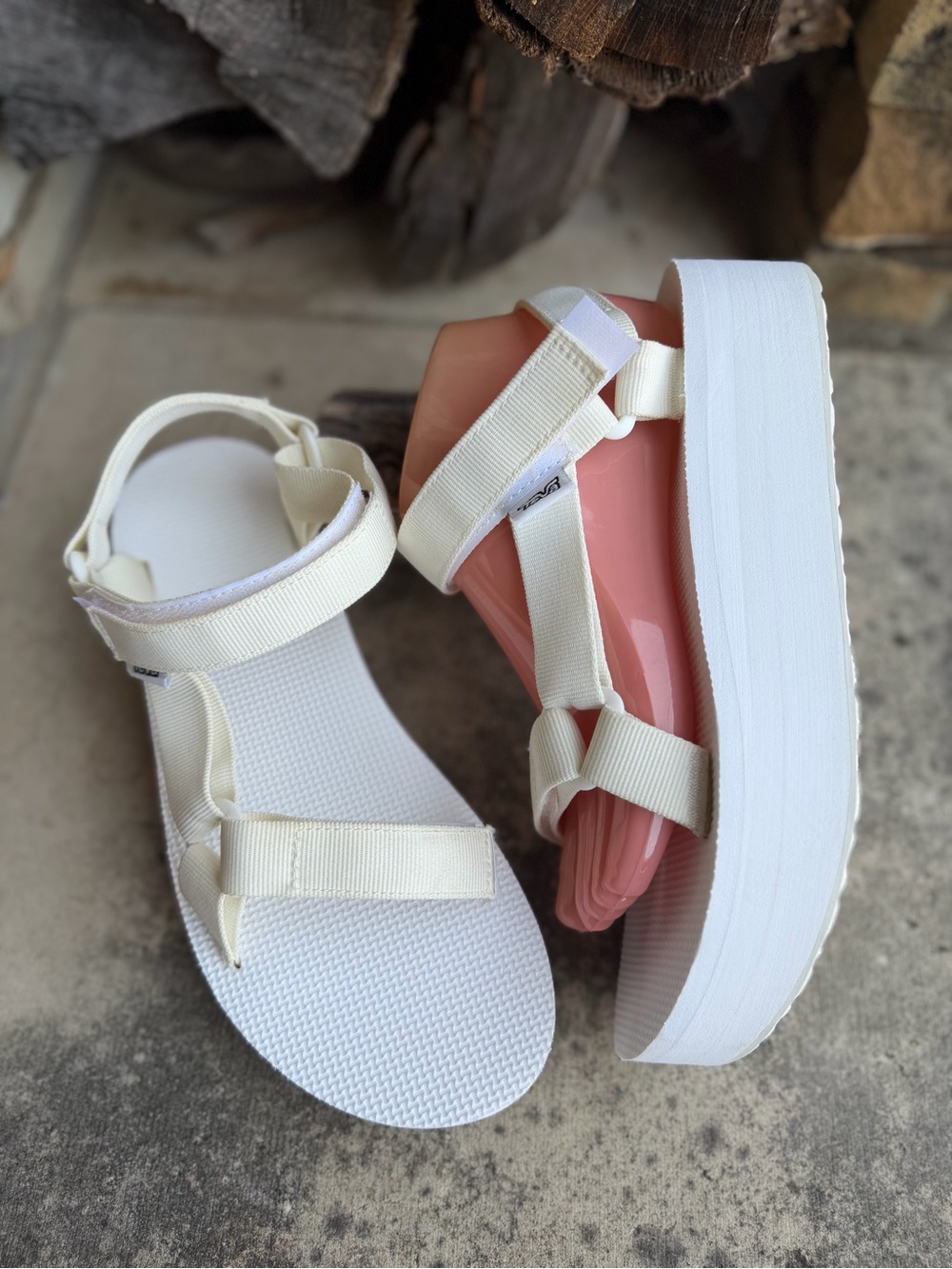 Teva Women's Platform Sandals Sz-9.  Loc N